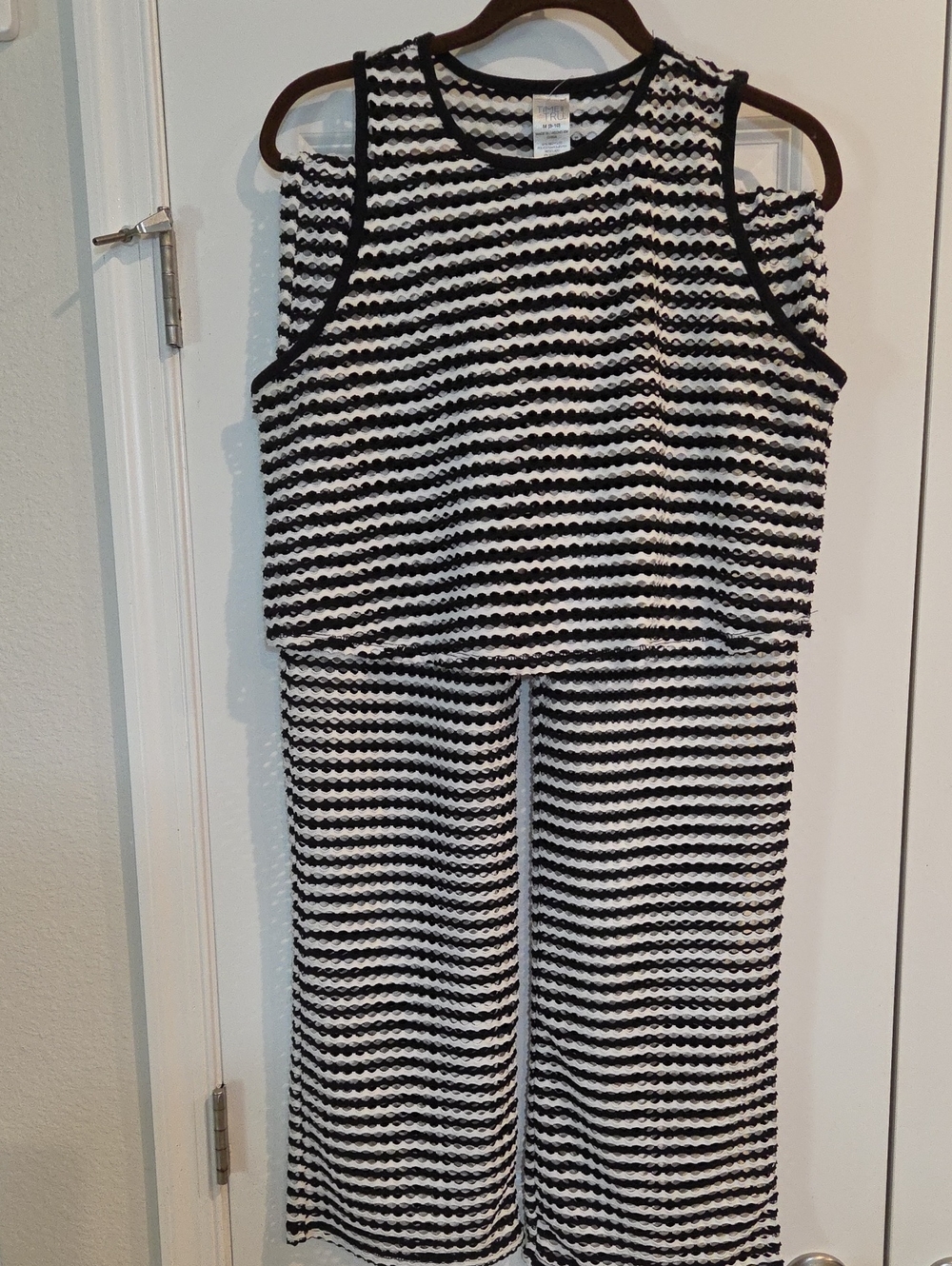 Time and Tru Black and White Striped Wide Leg Two Piece Set